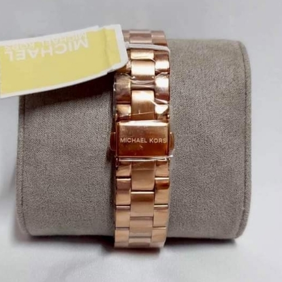 ***NEW*** Michael Kors Slim Runway Women's Watch, Stainless Steel Bracelet Watch - Picture 5 of 6
